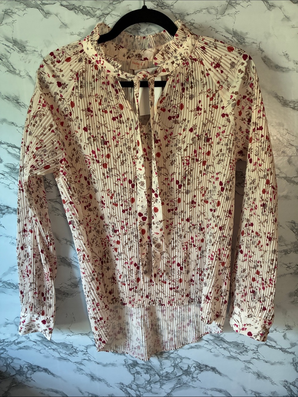 Hailey&Co L NWT Floral Blouse